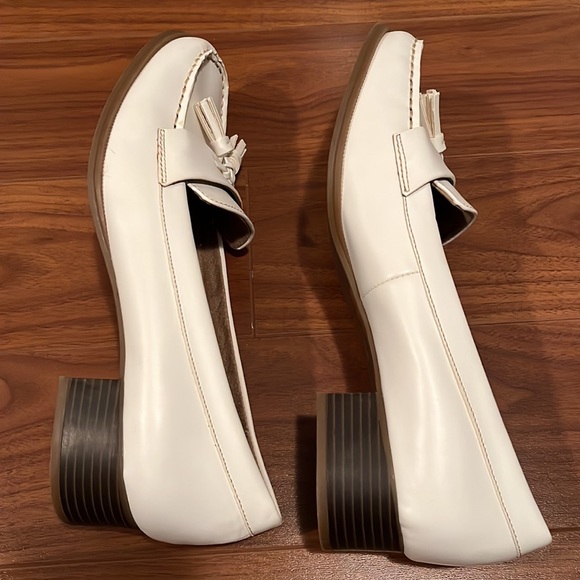 Naturalizer white loafer shoes - Picture 3 of 4